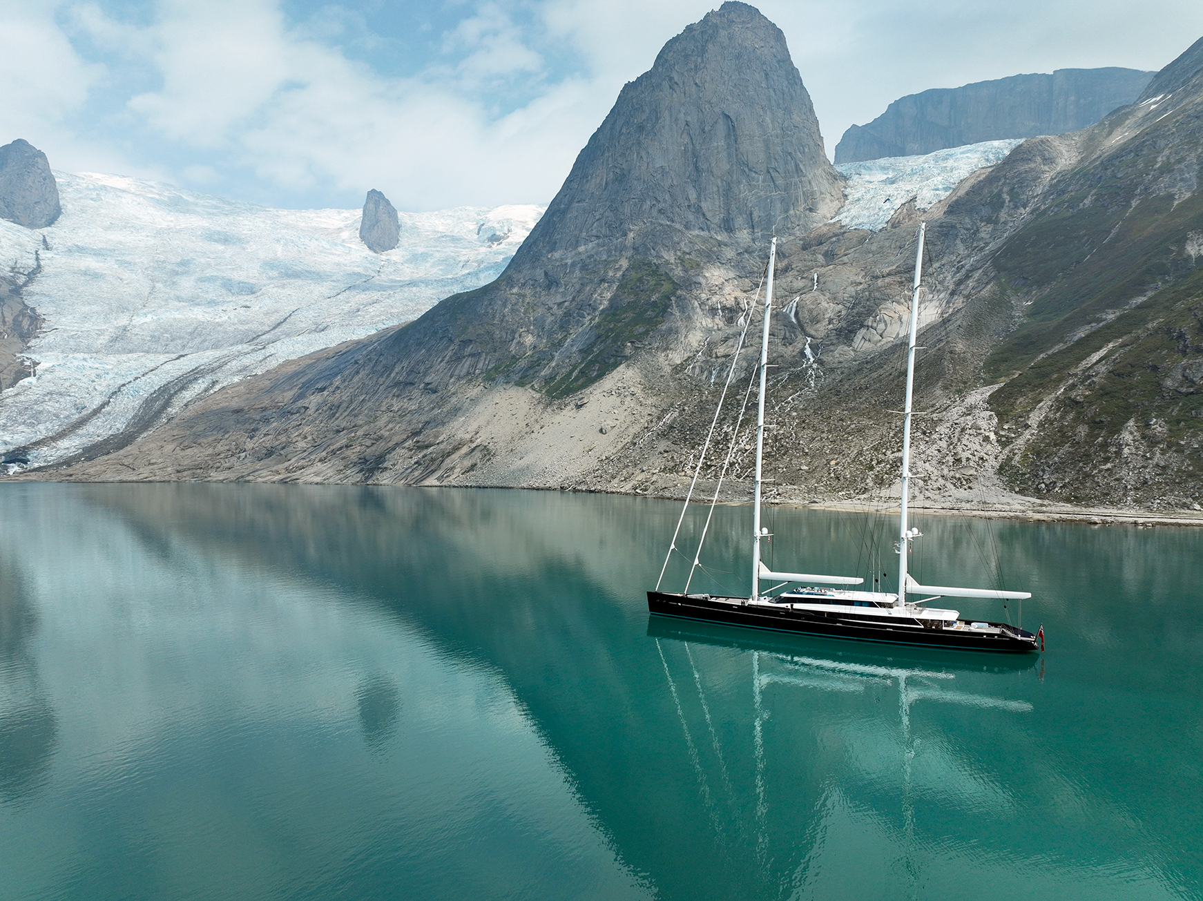 Sailboat AQuiJo in the water